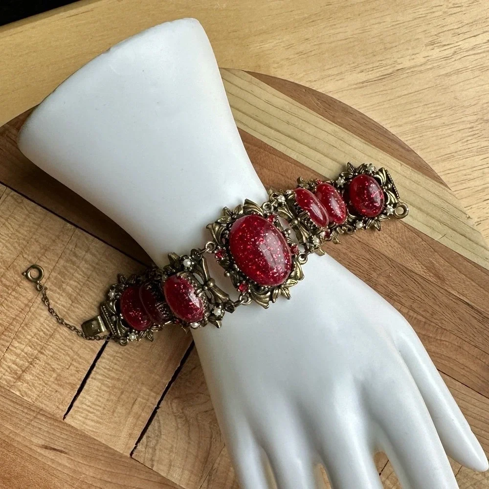 VTG 1950s-60s Victorian Revival Bracelet 6.75 Inch‎ Red Confetti Acrylic Flowers